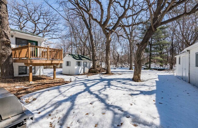 Building Photo - 8827 Lincoln St NE