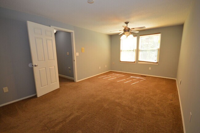 Building Photo - 104 Smokehouse Ln