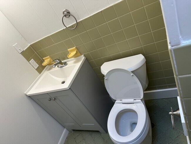 Building Photo - Newly Renovated 2-Bedroom 1 Bath-  Retreat on 12 Secluded Acres with Trails in Kintnersville!