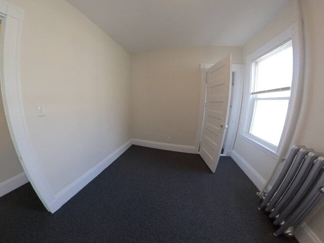 Building Photo - 11 Banks St