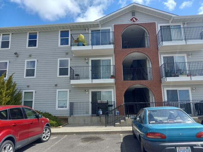 Primary Photo - Live Where Comfort Meets Convenience - Col...