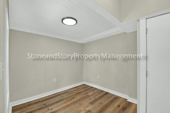 Building Photo - 414 NE Grattan St