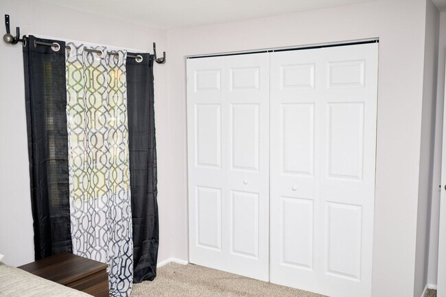 Building Photo - Spacious 4BR/2BA Furnished Home w/ Utilities, Mini Gym & Large Fenced Yard – Pinefield, Waldorf MD