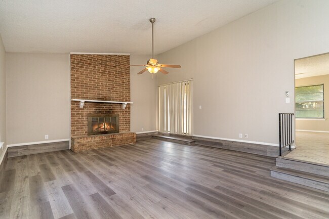 Building Photo - 2311 Lawnmeadow Dr