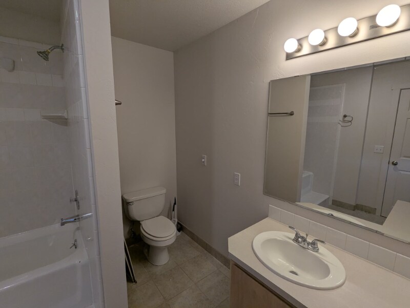 Building Photo - 1760 N 400 E