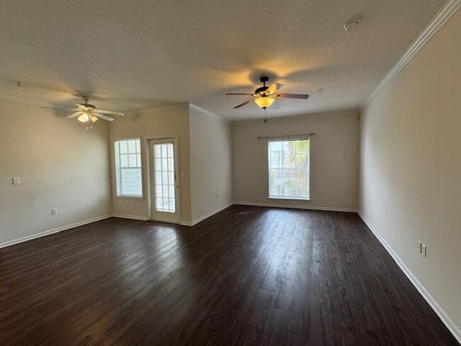 Building Photo - Renovated 3 Bedroom Top Floor Condo in Dow...