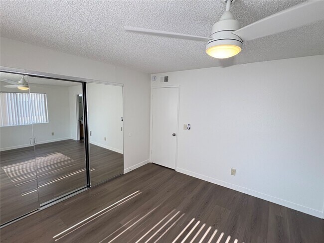 Building Photo - 2323 Whitesands Dr