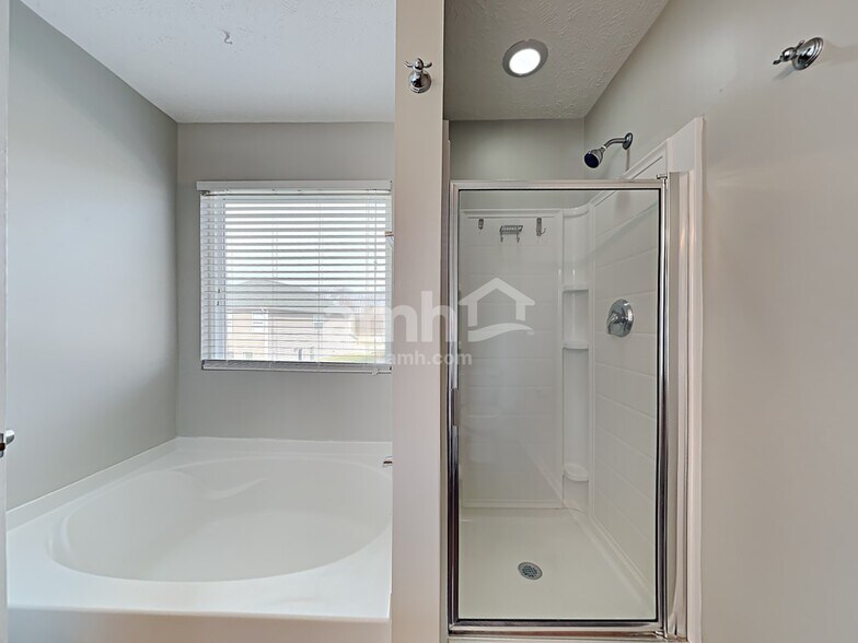 Building Photo - 1316 Roxbury Ct