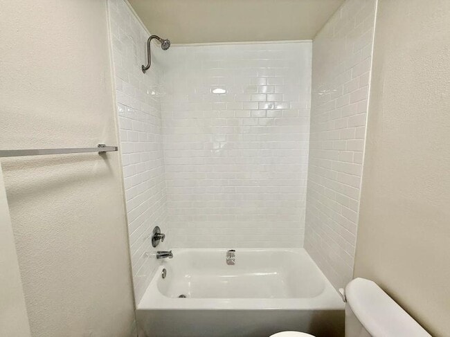 Building Photo - 1 bedroom in NORTH HOLLYWOOD CA 91605
