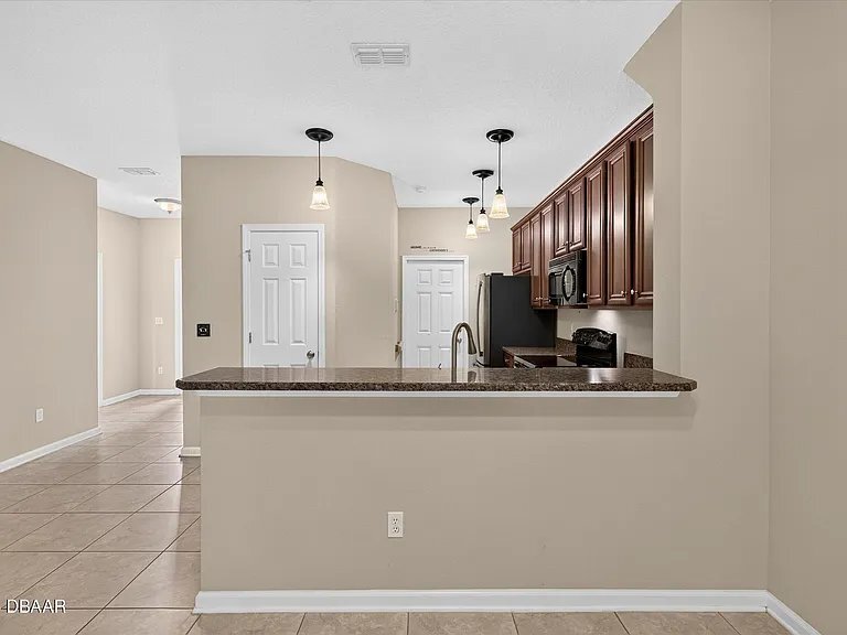 Building Photo - 72 Amistad Dr