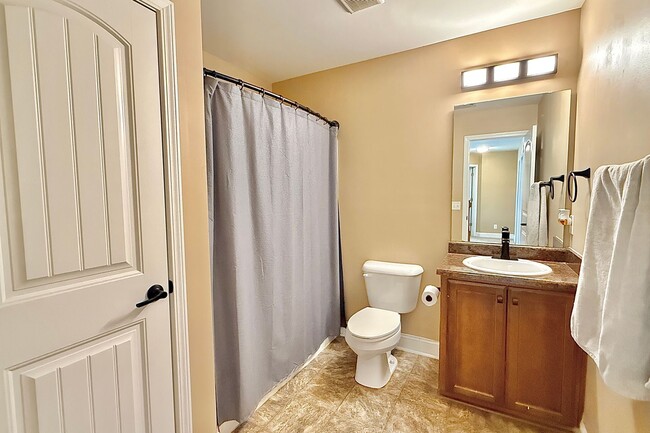 Building Photo - 470 Briarcrest Dr NE