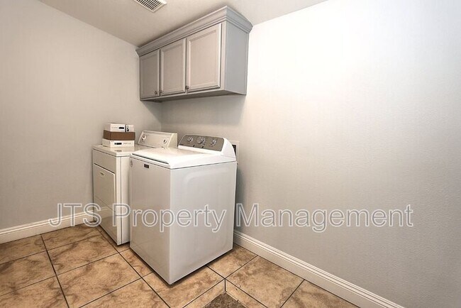 Building Photo - 2000 Belcot Rd