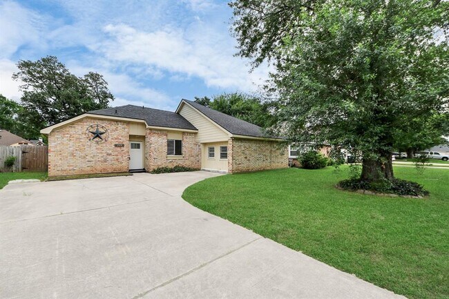 Building Photo - 2614 Village Cir Dr