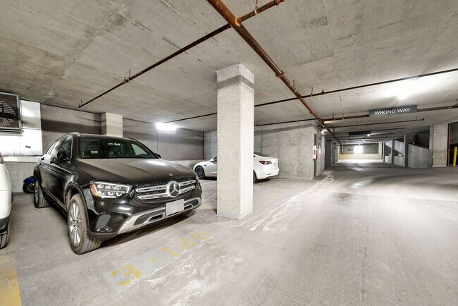 Building Photo - 910 W Huron St