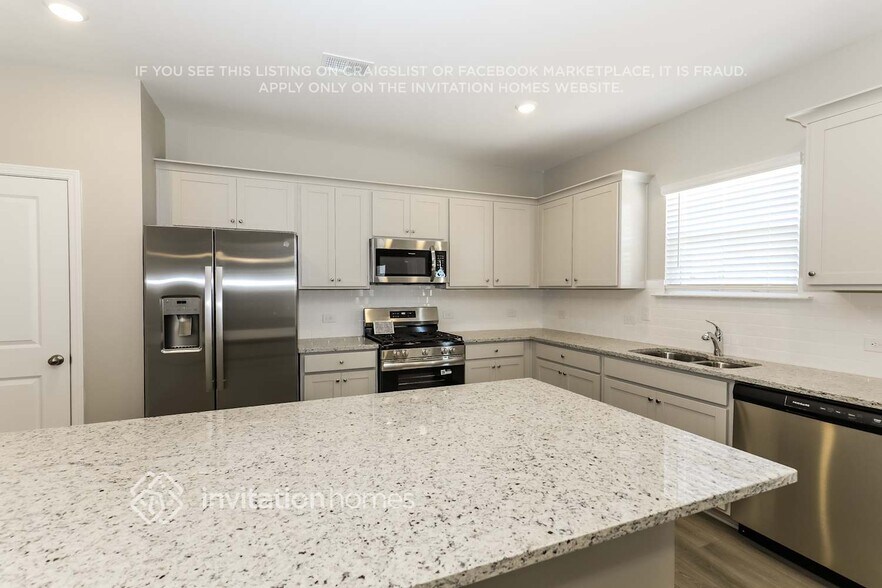 Building Photo - 537 Almere Dr