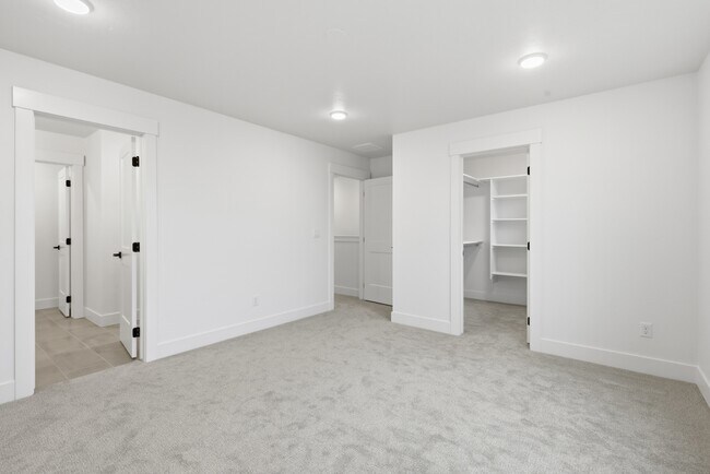 Building Photo - 2152 E Deep Purple Ln