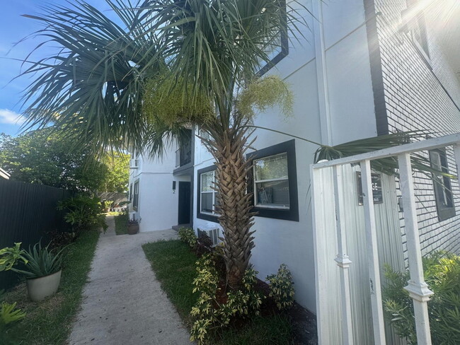 Building Photo - Modern 2-Bedroom | New Kitchen, Bath & Til...