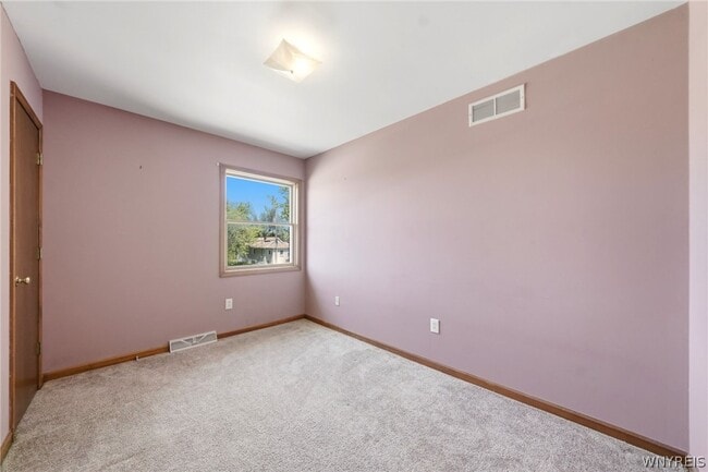 Building Photo - 555 Lakeview Ave