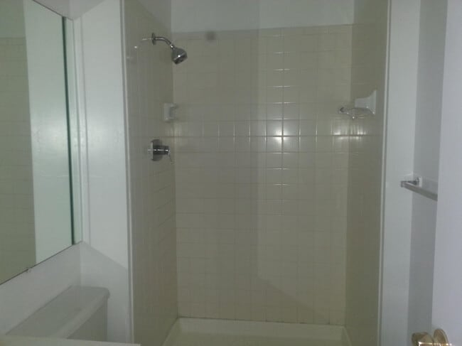Building Photo - 3203 Poolside Dr