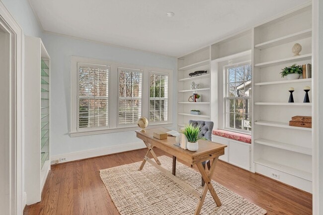 Building Photo - Luxury unfurnished 4BR/4.5BA Tudor in Belle Meade Links.