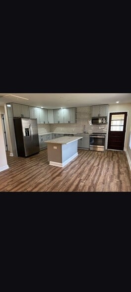 Building Photo - 247 Redbud Dr