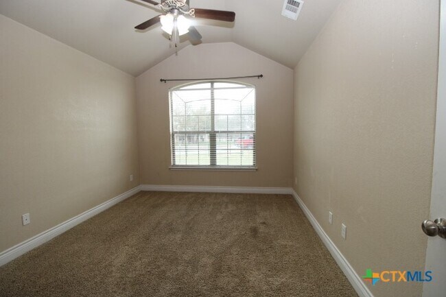 Building Photo - 1128 Pheasant Cir