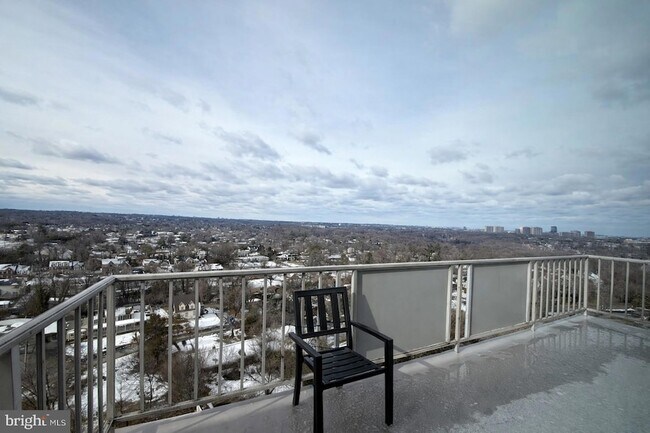 Building Photo - 301 N Beauregard St