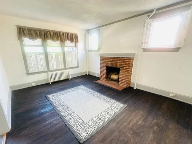 Building Photo - 226 Walnut St