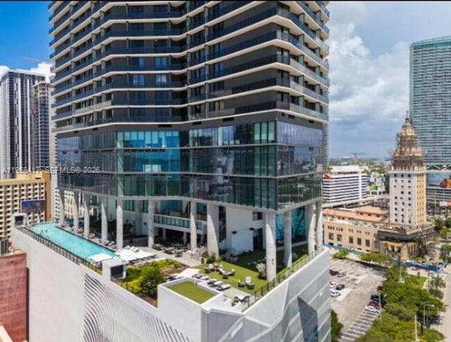 Building Photo - 398 NE 5th St