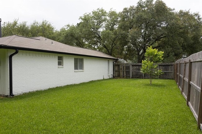 Building Photo - 1204 Osborne Dr