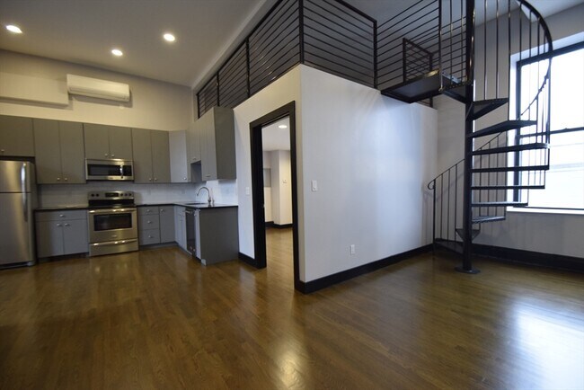 Building Photo - 444 Western Ave