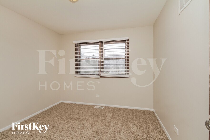 Building Photo - 6048 White Birch Ln