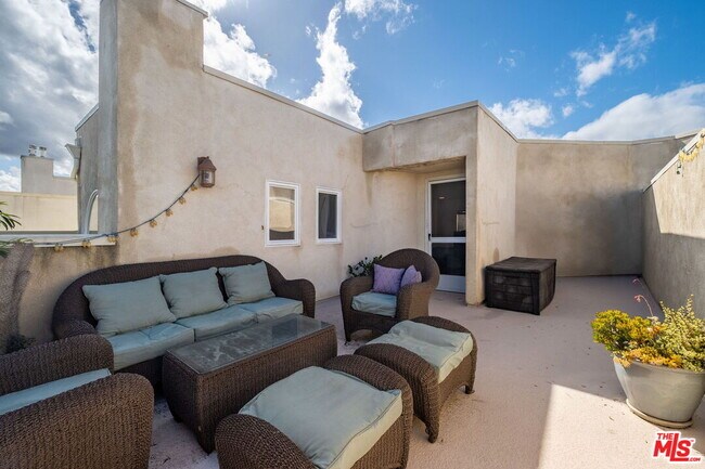 Building Photo - 15206 Burbank Blvd