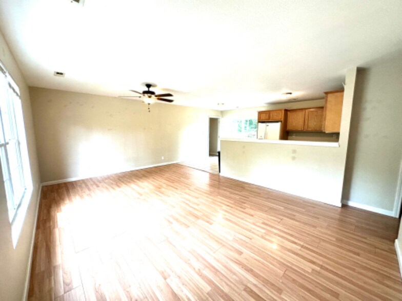 Building Photo - 2335 Main St