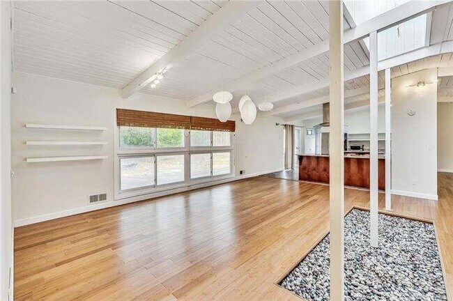 Building Photo - 3121 Lynnray Dr