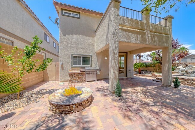 Building Photo - 708 Point Bluff St