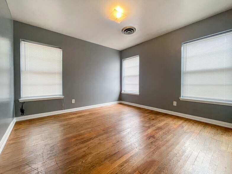 Building Photo - 3801 Parkwood St