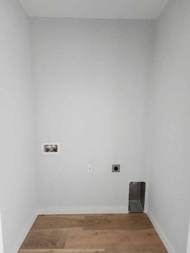 Building Photo - Beautiful 3-Bed, 3.5-Bath Townhome in Tampa (MOVE-IN SPECIAL, 50% OFF 2ND MONTH)