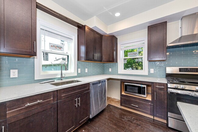 Building Photo - 63 Bradbury Ave