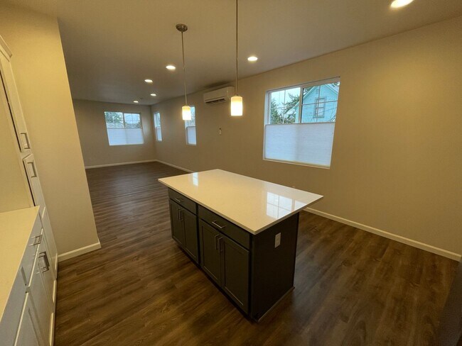 Building Photo - N18