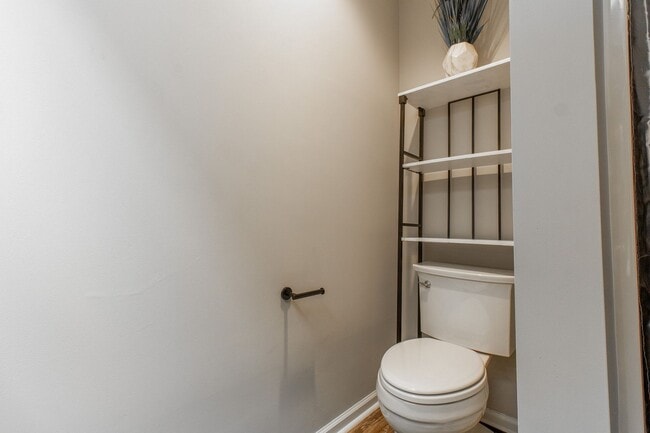Building Photo - Beautiful 2 Bed, 2.5 Bath Condo in Johnson...