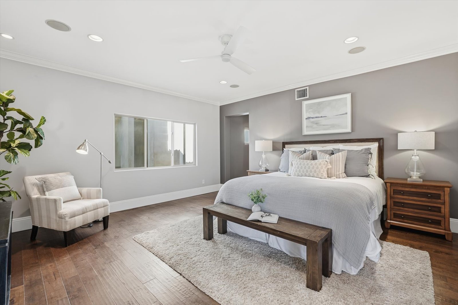 Building Photo - 5433 E The Toledo