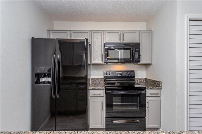 Building Photo - 3940 Southpointe Dr