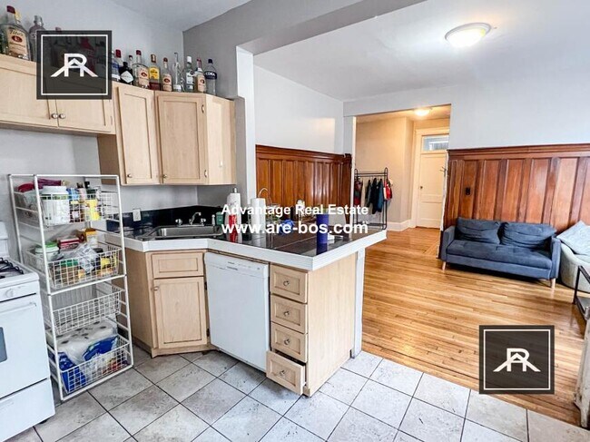 Primary Photo - 4 bedroom in Allston MA 02134