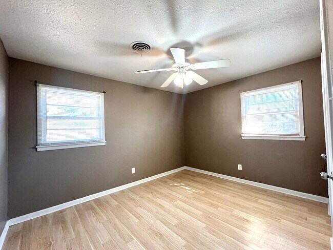 Building Photo - 3212 47th St