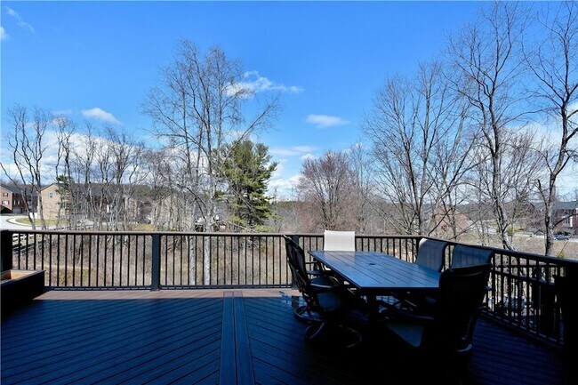 Building Photo - 616 Edison Dr