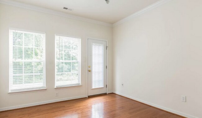 Building Photo - Gorgeous Townhome in Western Henrico!
