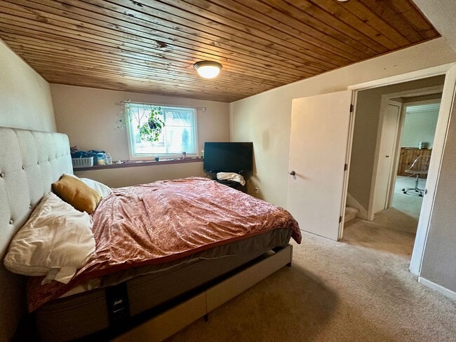 Building Photo - Beautiful 3 bedroom, 2 bath Townhome with ...
