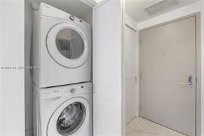 Building Photo - Northeast 18th Street, Miami, FL 33132 - 1 BR 1.5 BA condo