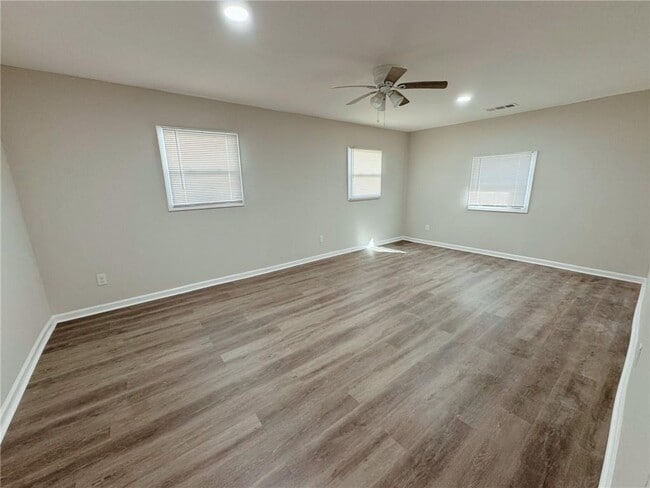 Building Photo - 2933 Port Royal Ln